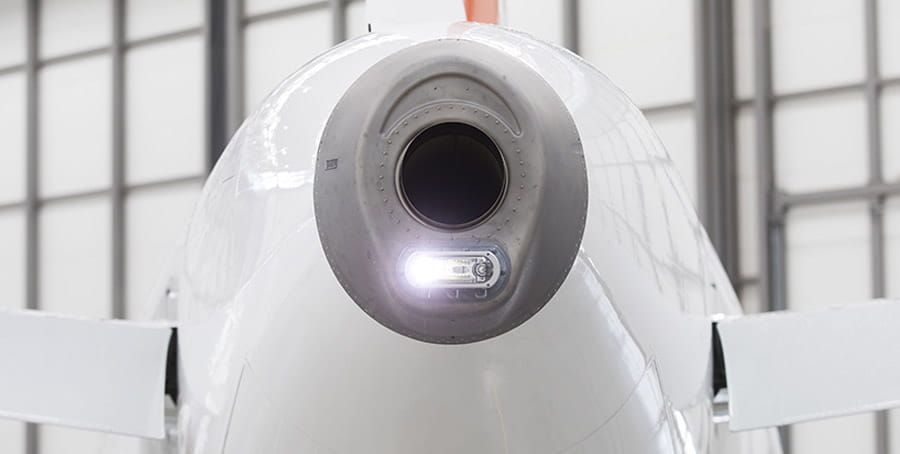 Photo of tail with left side strobe light on
