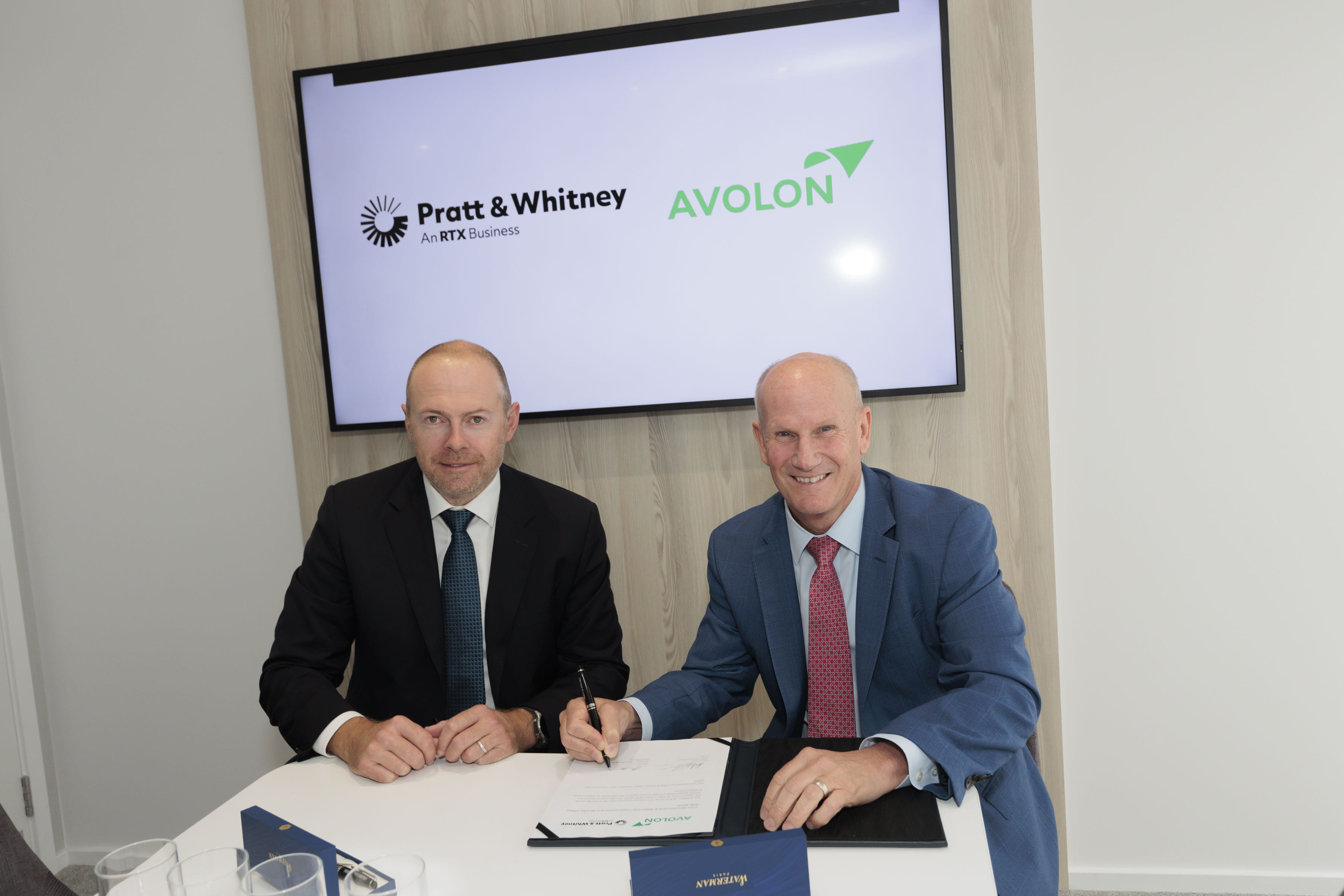 Andy Cronin, chief executive officer for Avolon and Rick Deurloo, Pratt & Whitney president of Commercial Engines