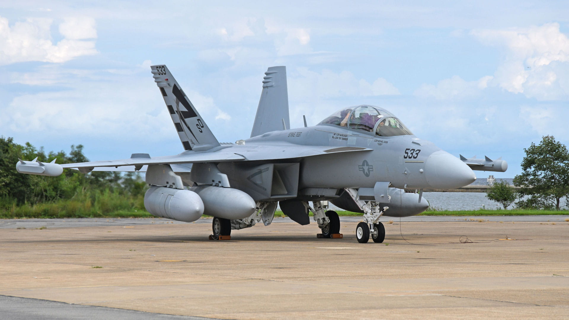 Fighter jet
