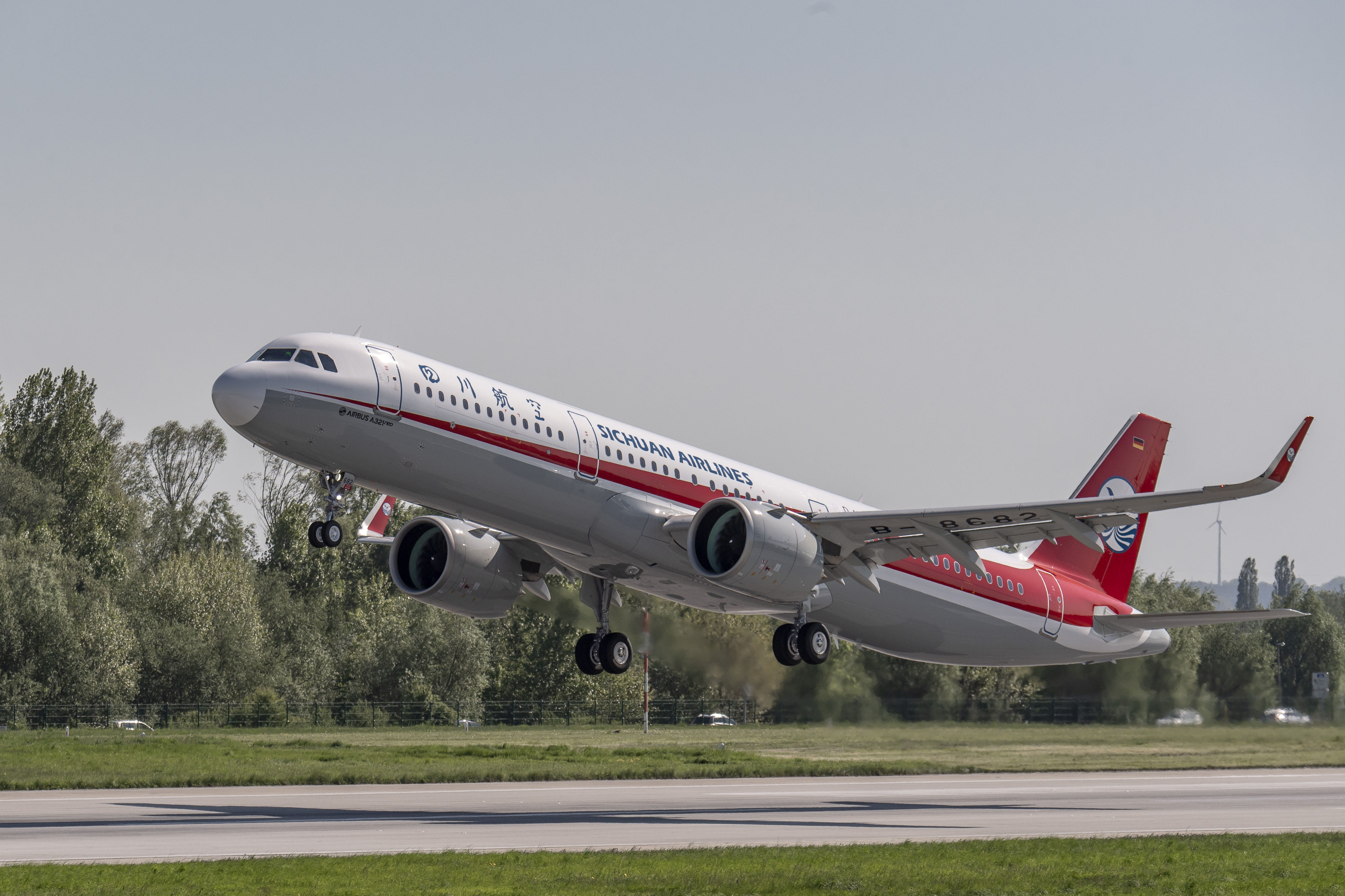 Pratt & Whitney celebrates the delivery of the 1,000th GTF engine-powered aircraft. Sichuan Airlines received this milestone aircraft, an A320neo, the 30th to join their fleet with 51 more on order.