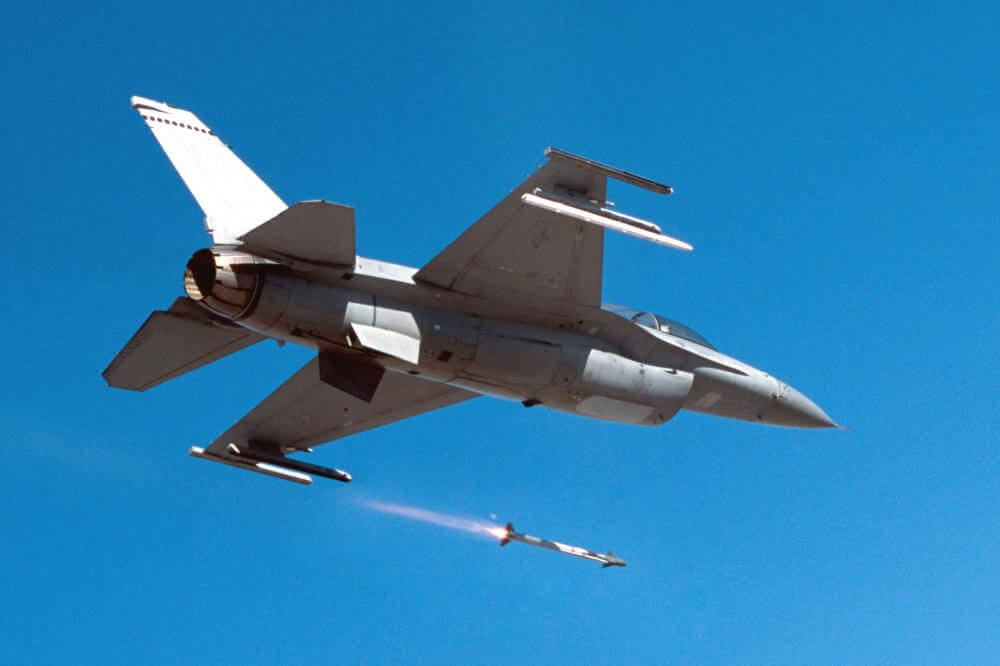 An F-16 Fighting Falcon flies near China Lake Naval Air Weapons Center during a successful AIM-9X SIDEWINDER missile test. (Photo: U.S. Air Force)