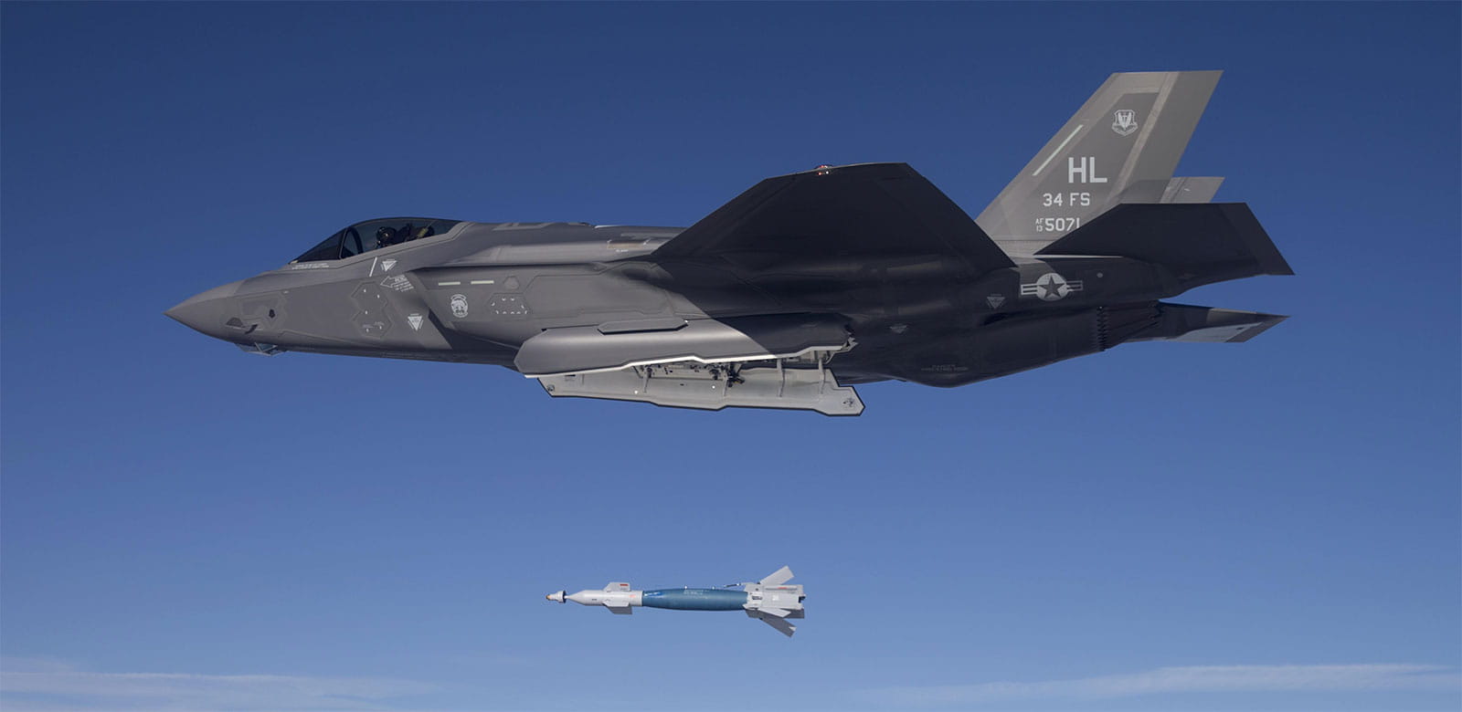 F35 fighter jet dropping a paveway bomb