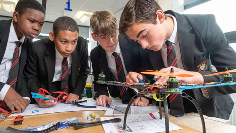 engineering students building a quadcopter