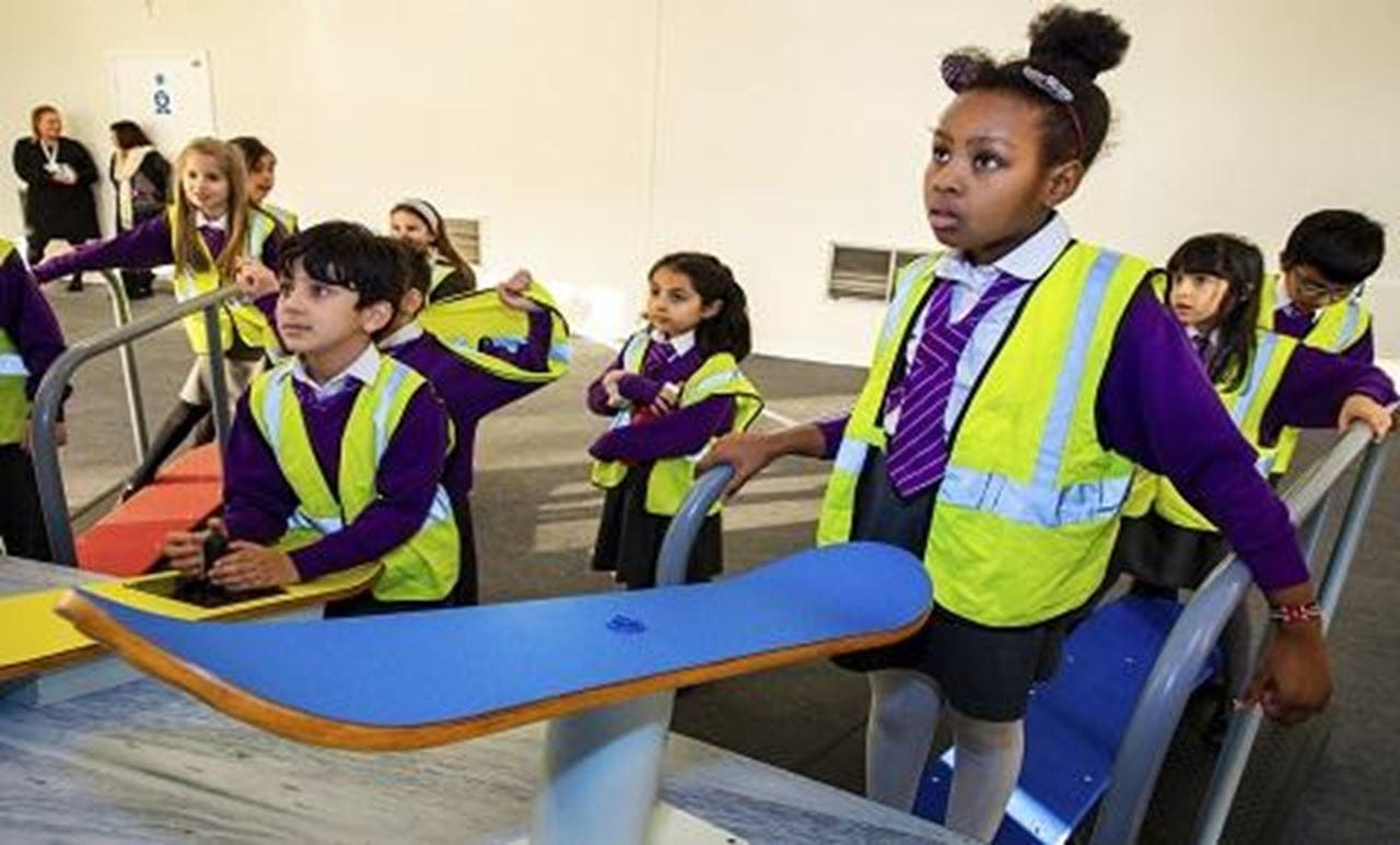 In this exhibition that spans 465 m2, you’ll ride a snowboard in a 3D experience and even design a custom skateboard for “pop”: the quick, snapping motion that allows a board to do the best tricks.