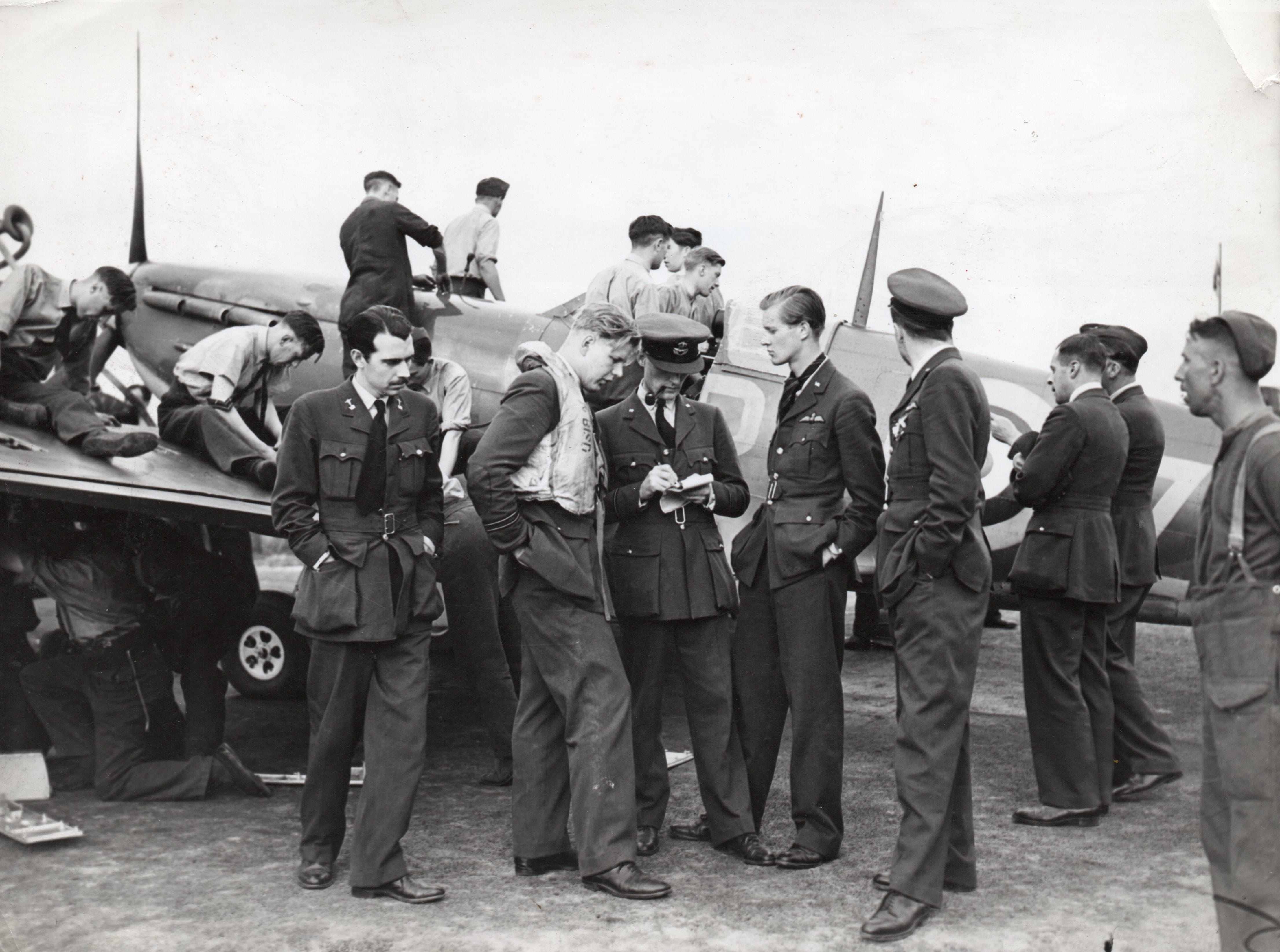 Battle of Britain: Ground crew turnaround a Spitfire while Flight Lieutenant John Bisdee is debriefed by an intelligence officer  (copyright: Chris Goss)