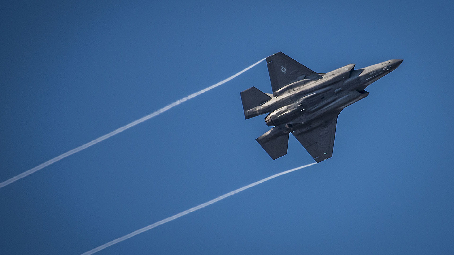 An F-35 Lightning II streaks across the sky while doing maneuvers to the Eglin Air Force Base runway.