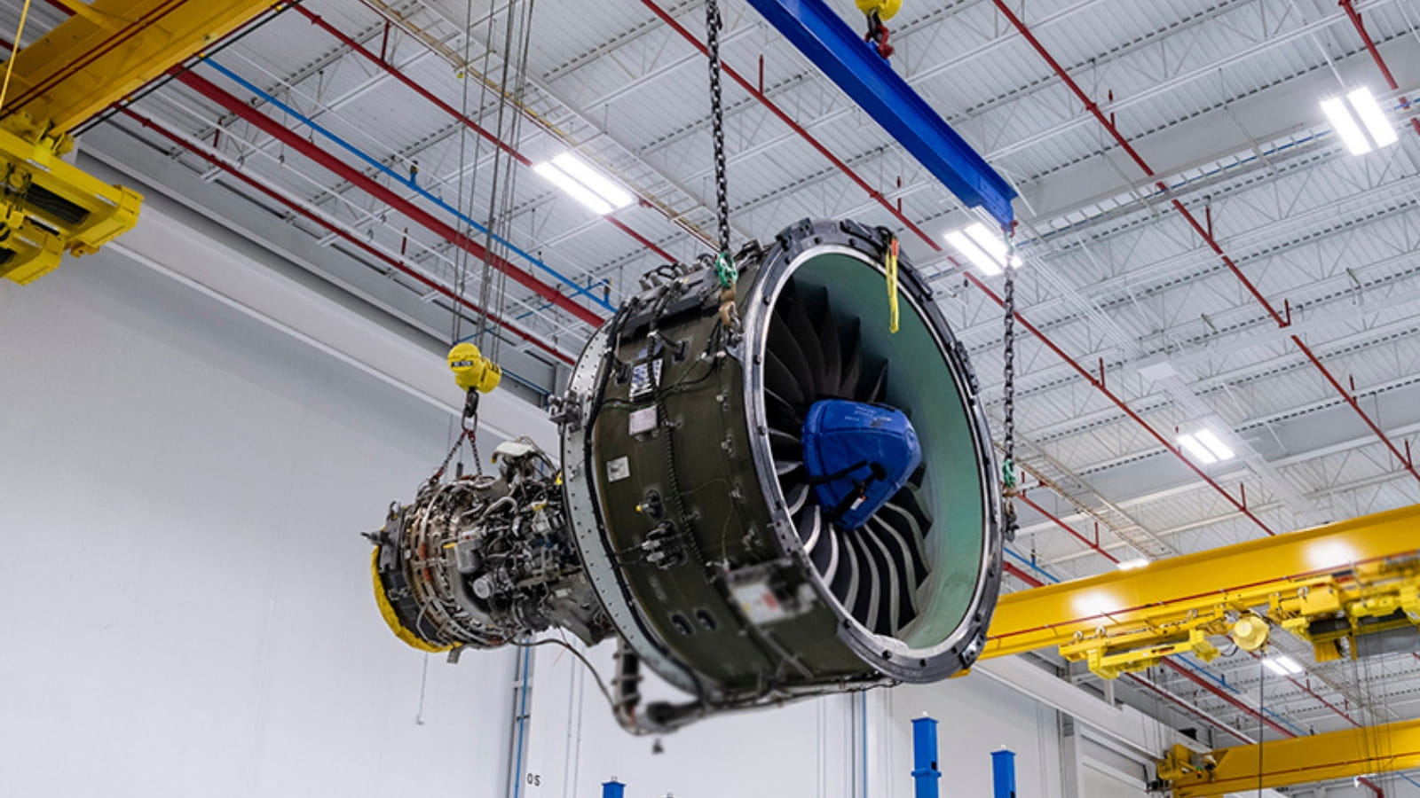 Geared turbofan engines