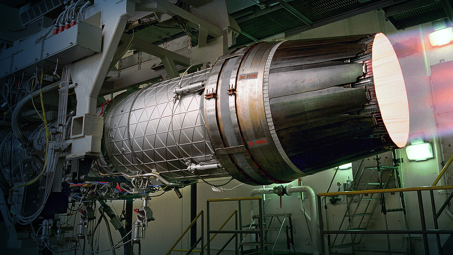 Well-known for its unparalleled safety record, modular architecture and mission critical fifth-generation technologies, the F100 offers operators the combat edge.