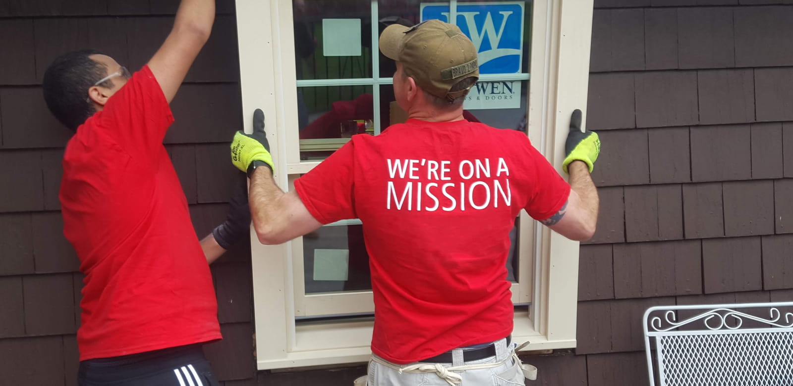 Raytheon employees volunteering at Ironstone Farm.