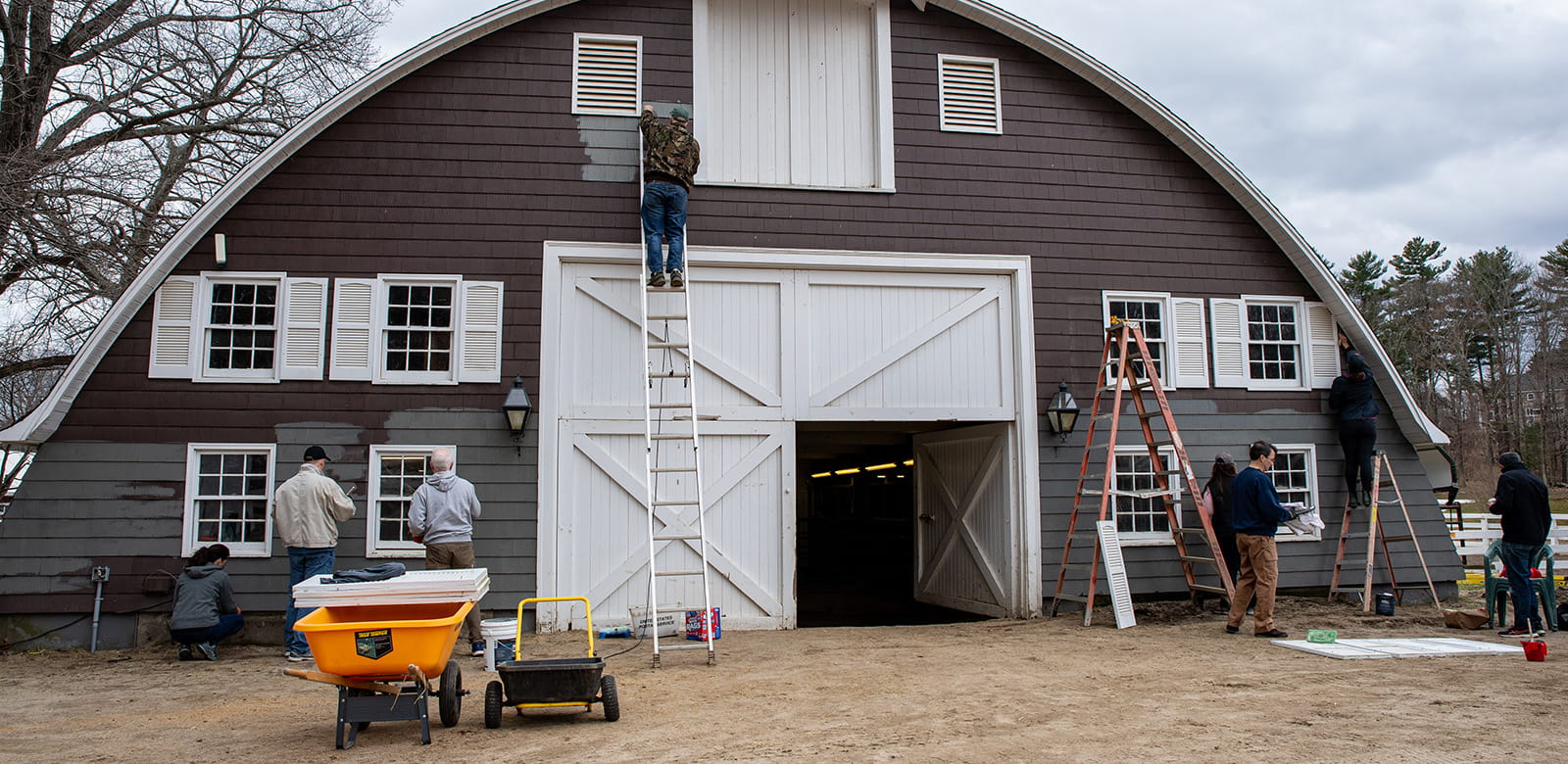 Raytheon employees volunteering at Ironstone Farm.