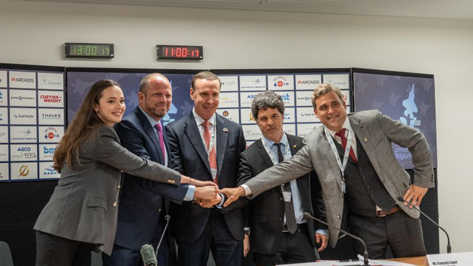 Pratt & Whitney SAB BMT signing event group photo
