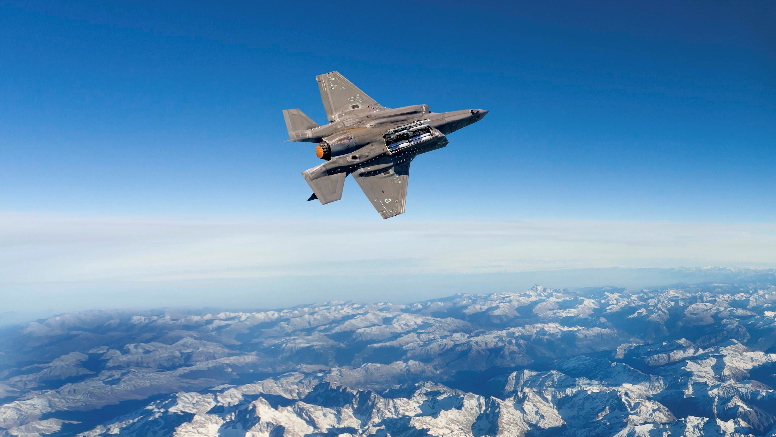F-35 fighter jet in flight
