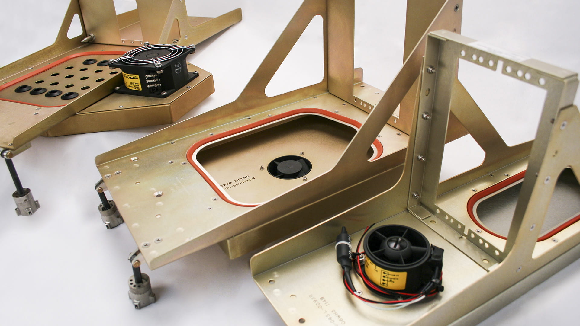 Mounting trays with cooling fans