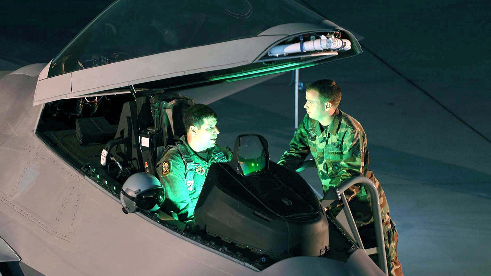 Preflight check for a fighter jet