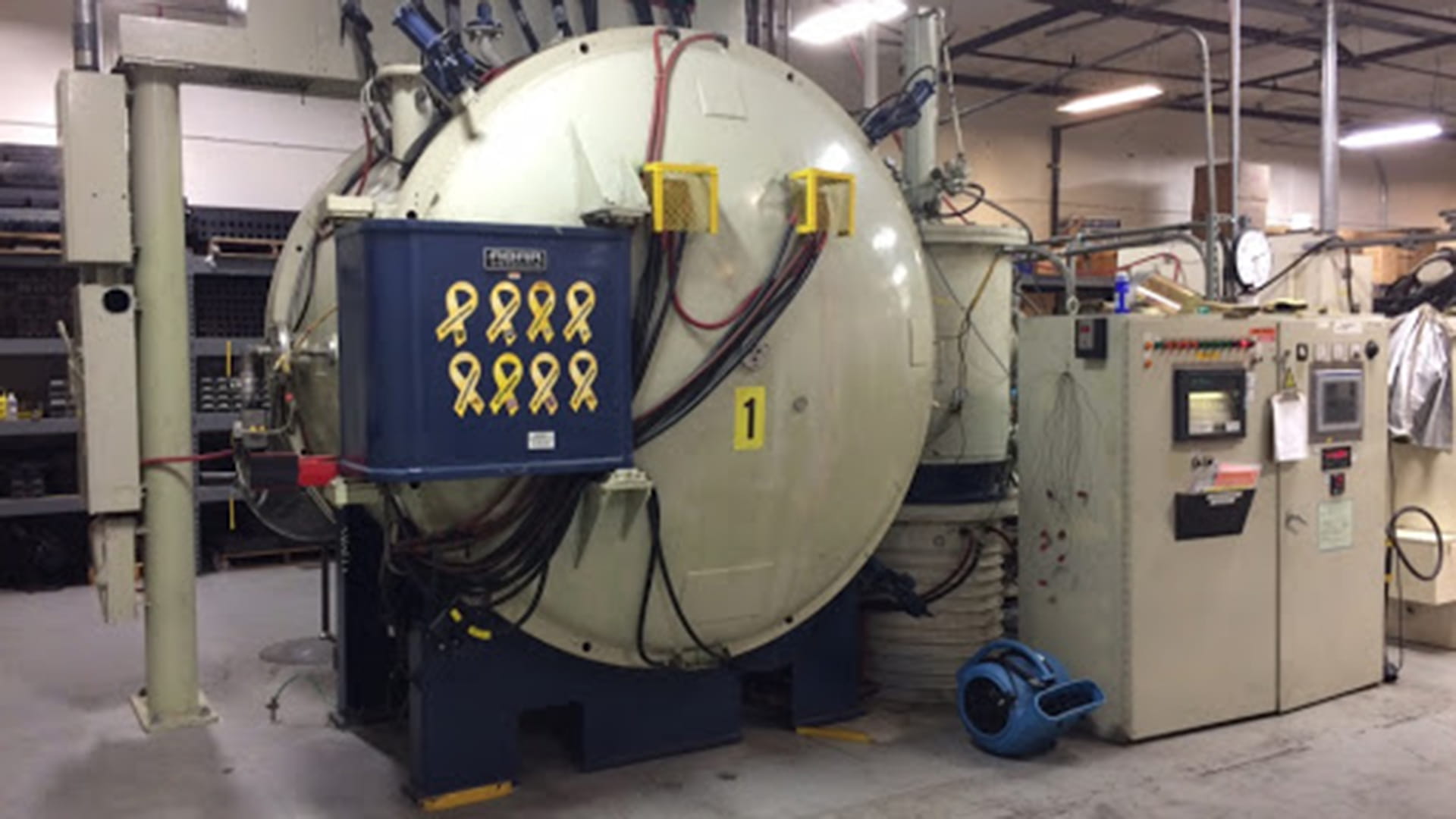 Round machine used for vacuum brazing