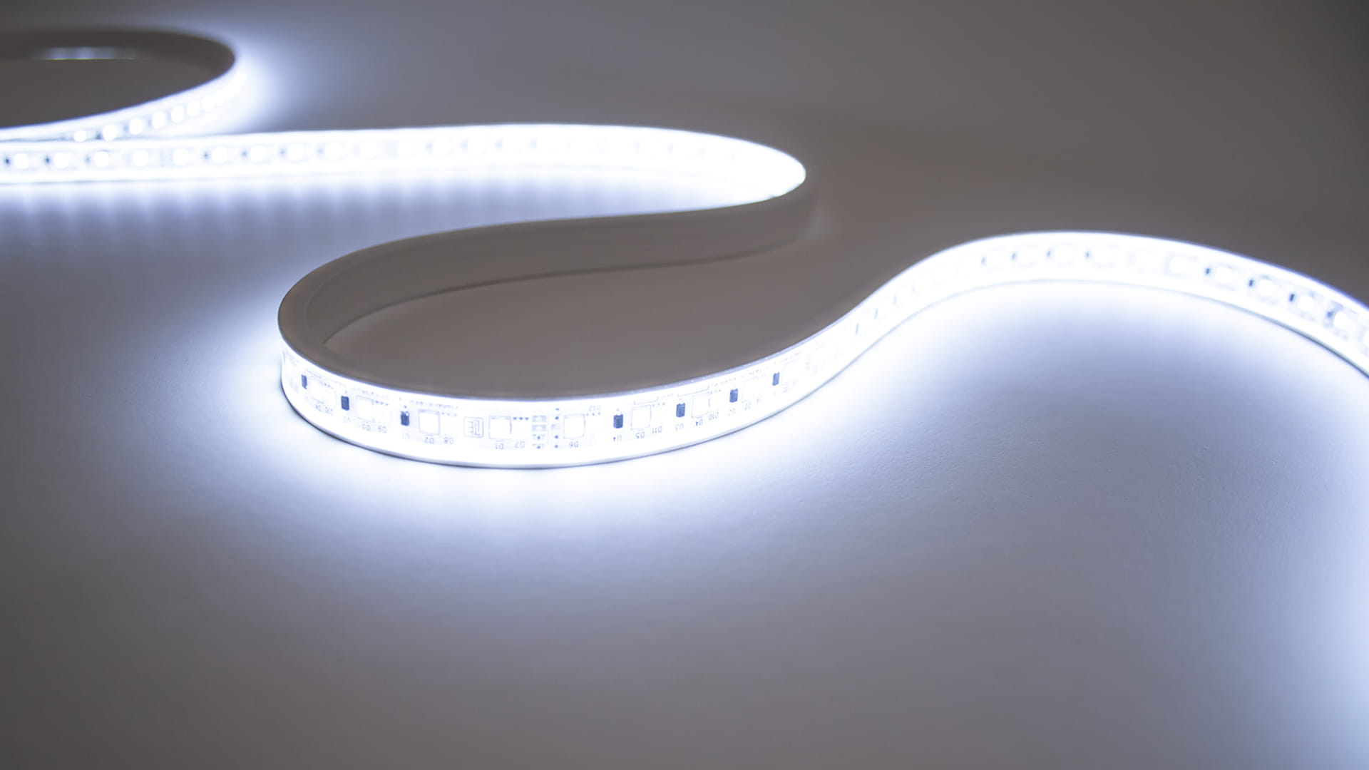 Tailor the perfect complement to your cabin with our Viu™ flexible lighting strips