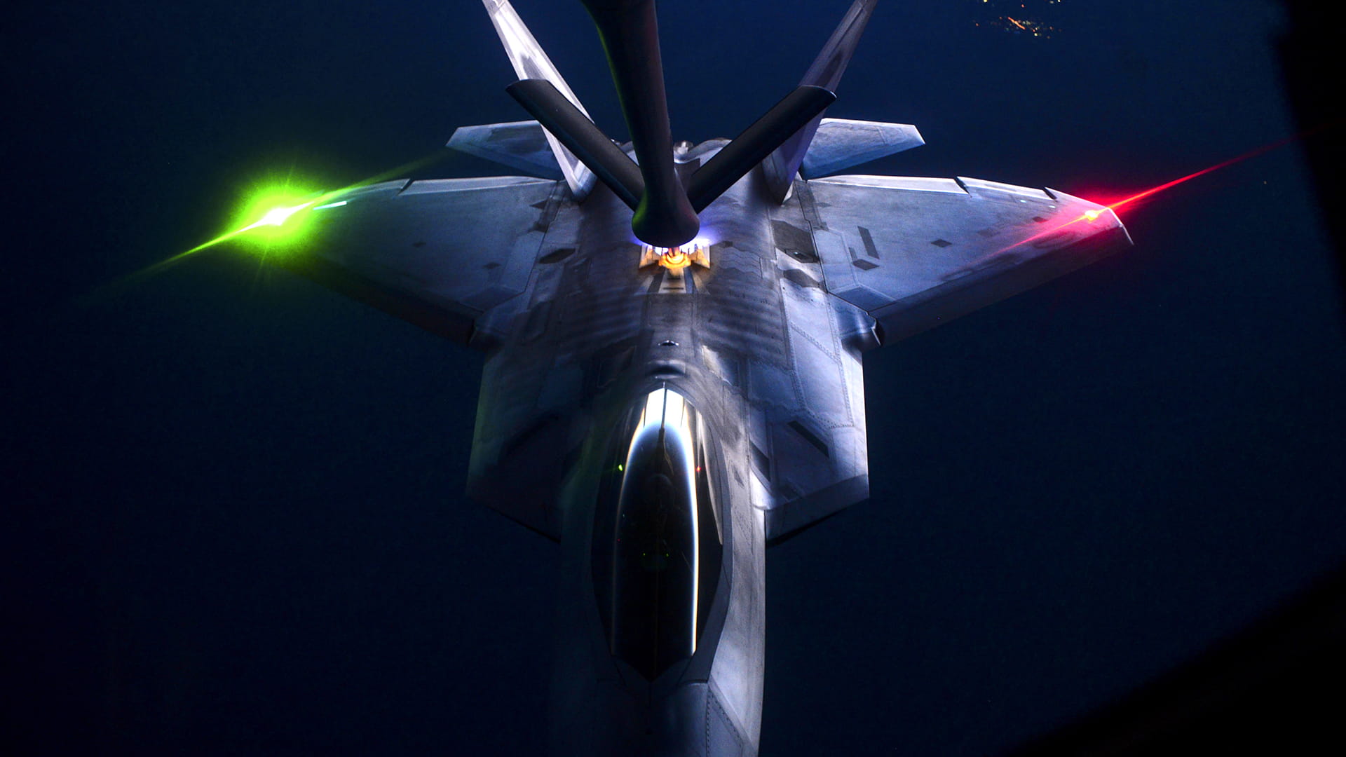 F-22 Raptor night-fueling