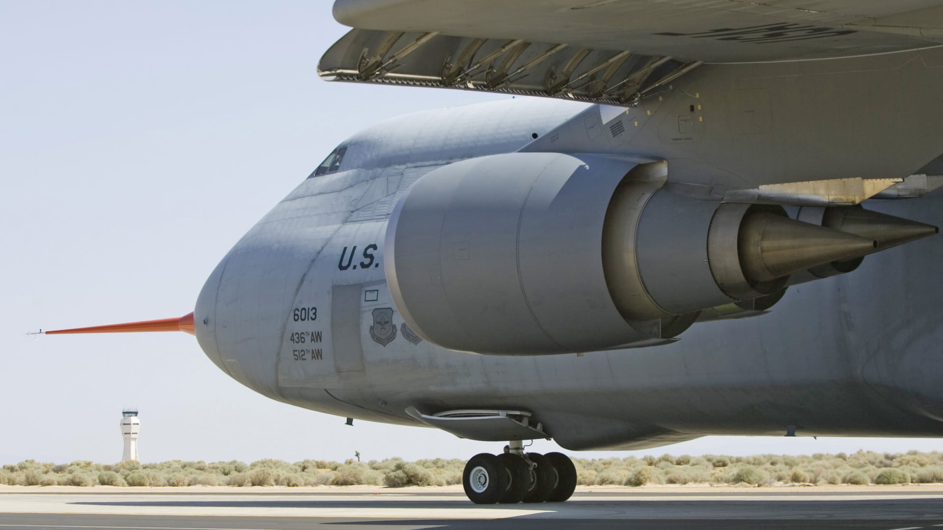 Lockheed C-5 Galaxy pylon and nacelle