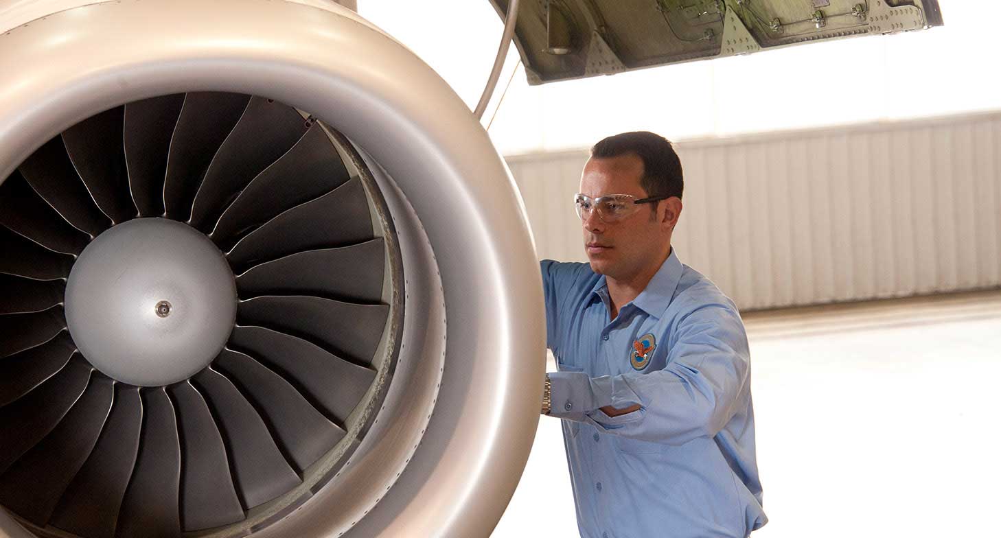 tt_HANDY ACCESS FROM THE HANGAR