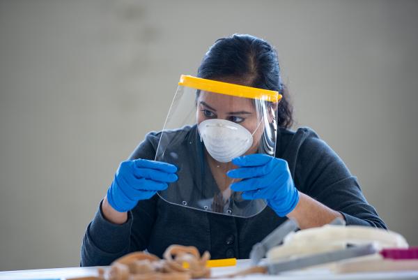 face-shields-manufacturing-2020-lg__thumbnail_2