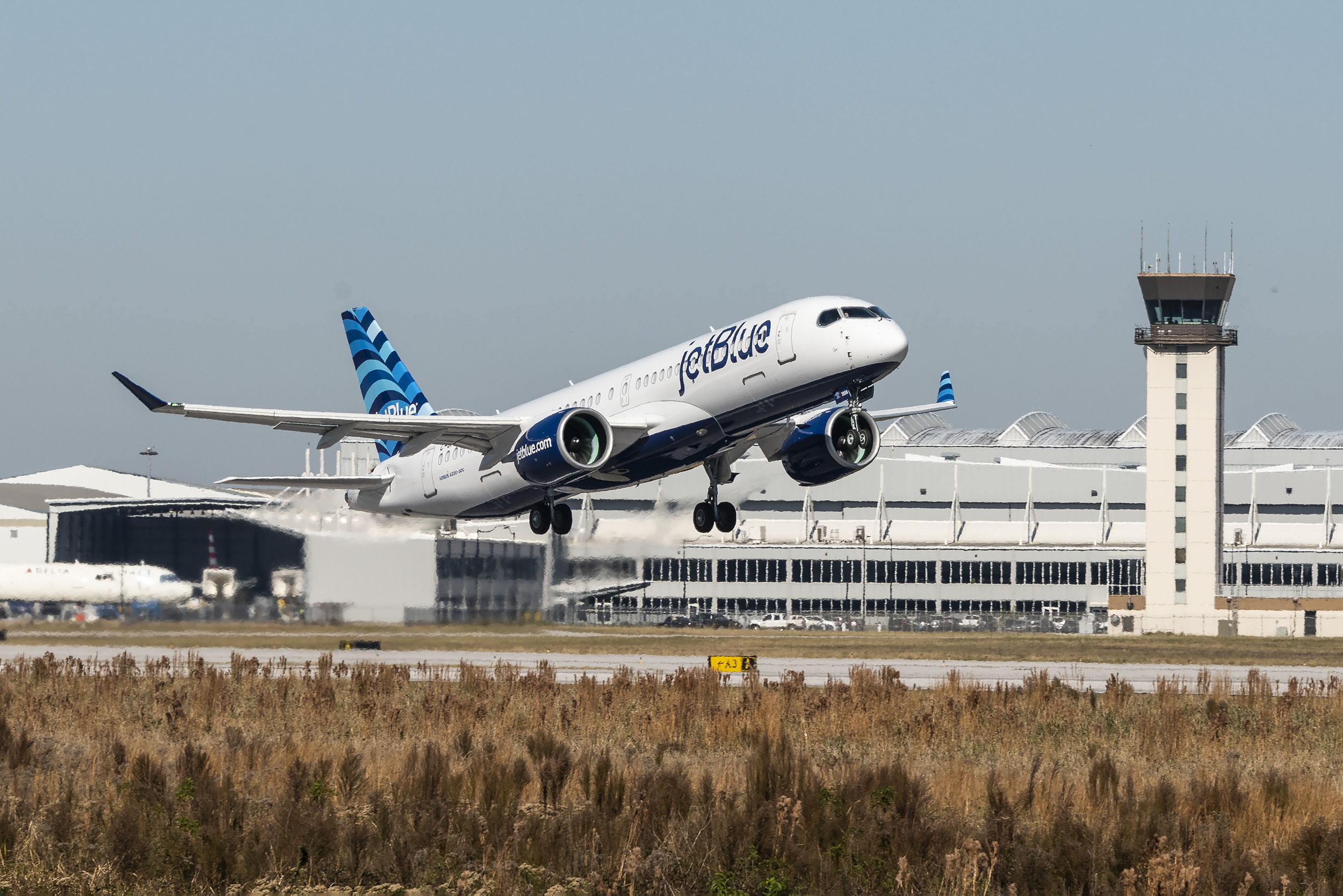 AIRBUS-1st JetBlue A220
