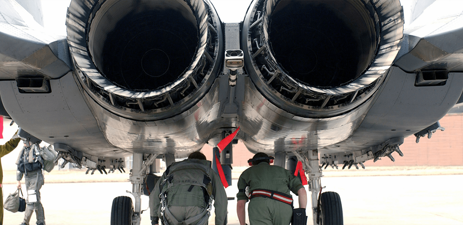 10Products-17Military-F100-PW-229Engine-Hero