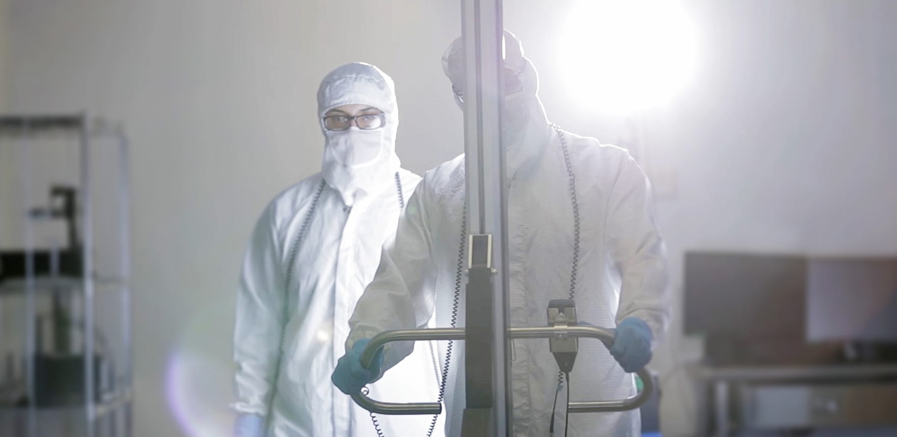 Employees in the clean room