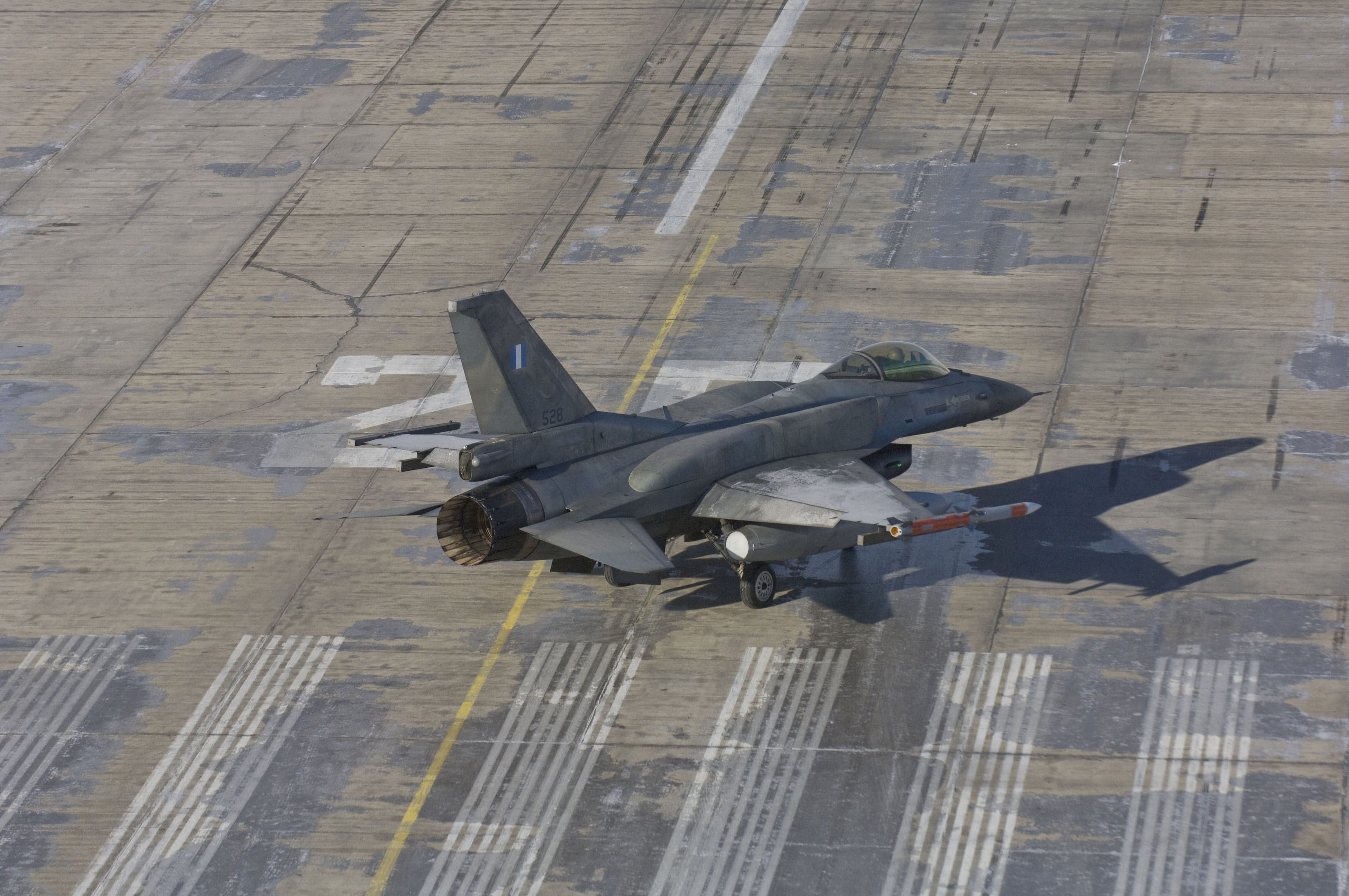 AMRAAMミサイルは実戦で実証されており、空対空・地上発射どちらの交戦シナリオにおいても運用上の柔軟性を発揮。