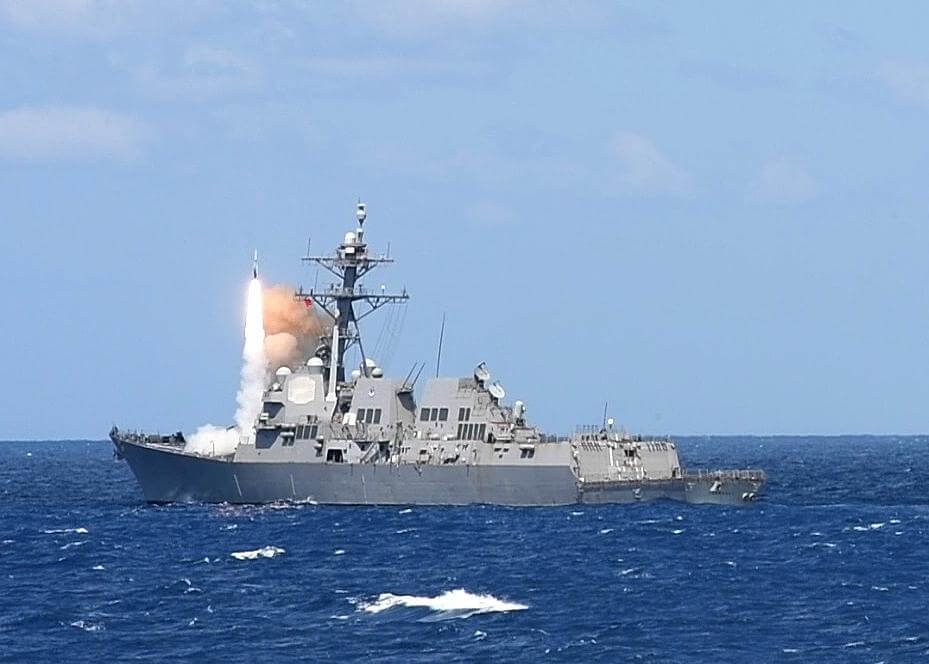 SM-2 farragut fires missile