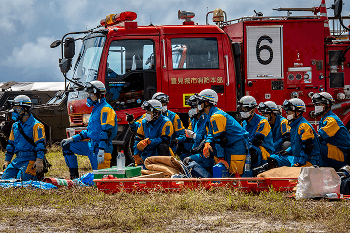 2019年9月、日本の八重山諸島での離島防災訓練に参加する自衛隊員。陸海空自衛隊の統合運用による円滑な人道支援・災害救援は、定期的な訓練の成果といえる（photo：米海軍）