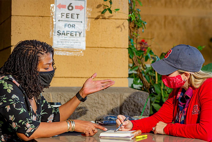 Felicia Jackson mentors a student in the Women Veterans in STEM program. (Photo: Joe Jackson) 