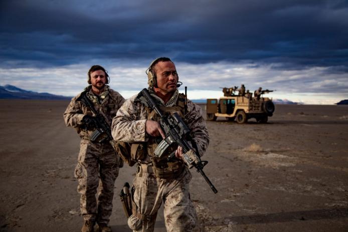 2 soldiers on foot, 2 soldiers with vehicle