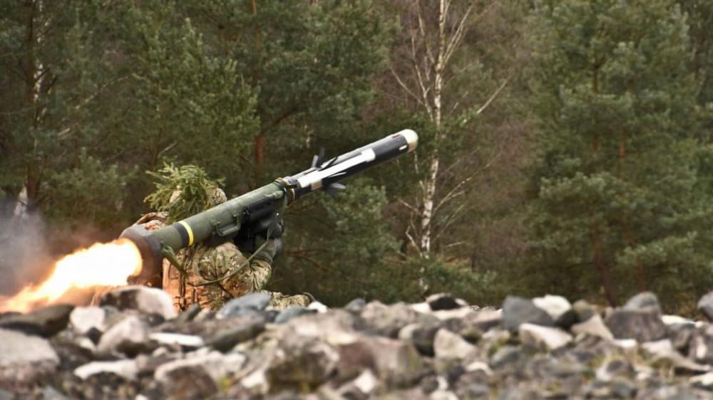A U.S. Army soldier fires a Javelin missile during a live-fire exercise at the Grafenwoehr Training Area, Germany, Feb. 24, 2016. (Photo: U.S. Army)