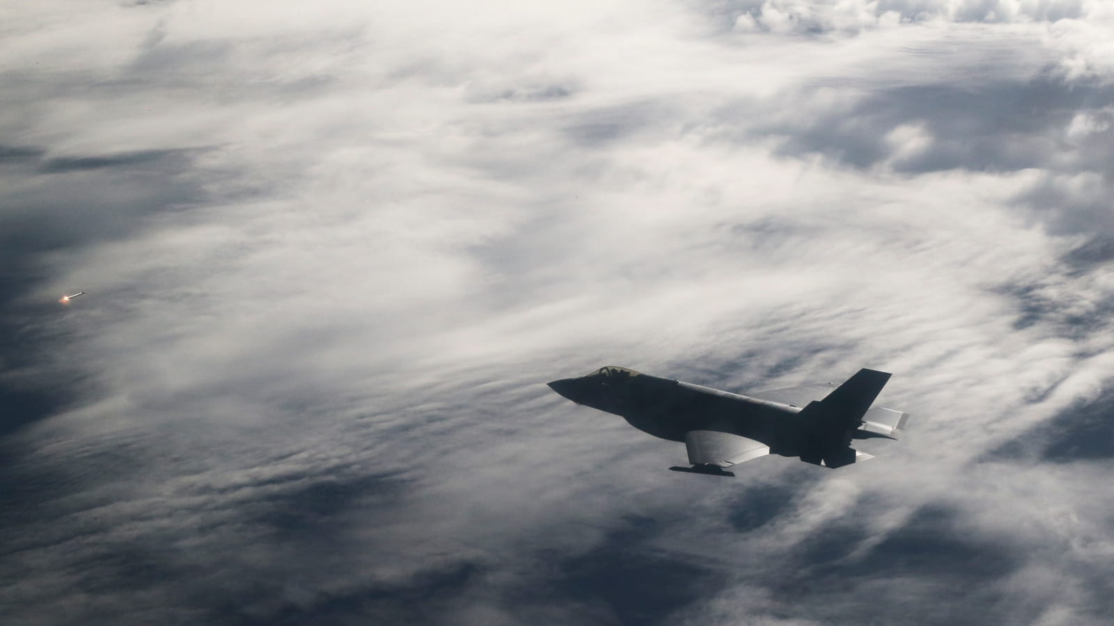 F-35A Lightning II test aircraft assigned to the 31st Test Evaluation Squadron from Edwards Air Force Base, California, released AIM-120 AMRAAM and AIM-9X missiles at QF-16 targets during a live-fire test over an Air Force range in the Gulf of Mexico on June 12, 2018.  (Photo: DVIDS)