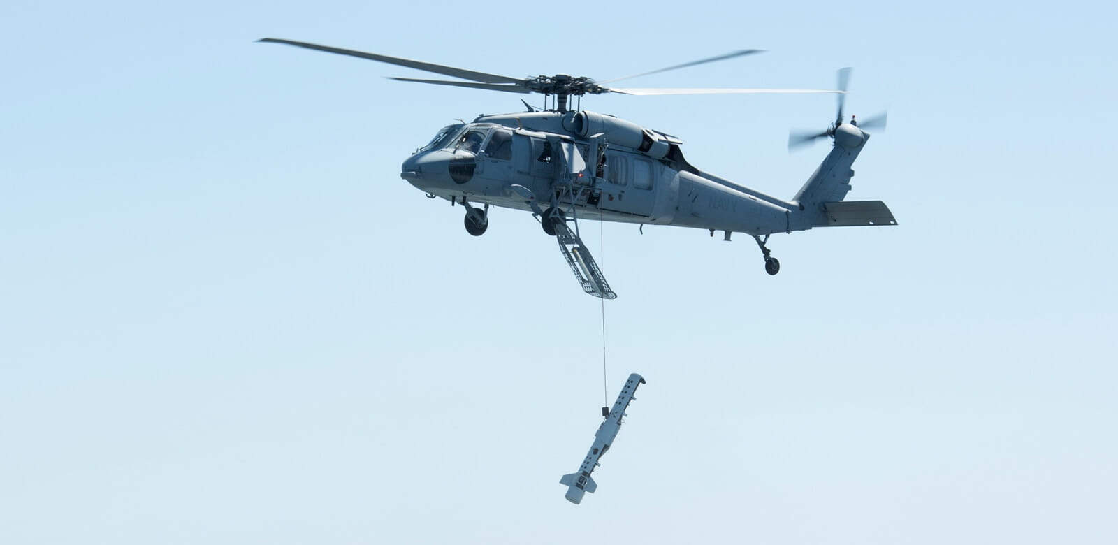 The Airborne Mine Neutralization System deployed from a helicopter. (Photo: US Navy)