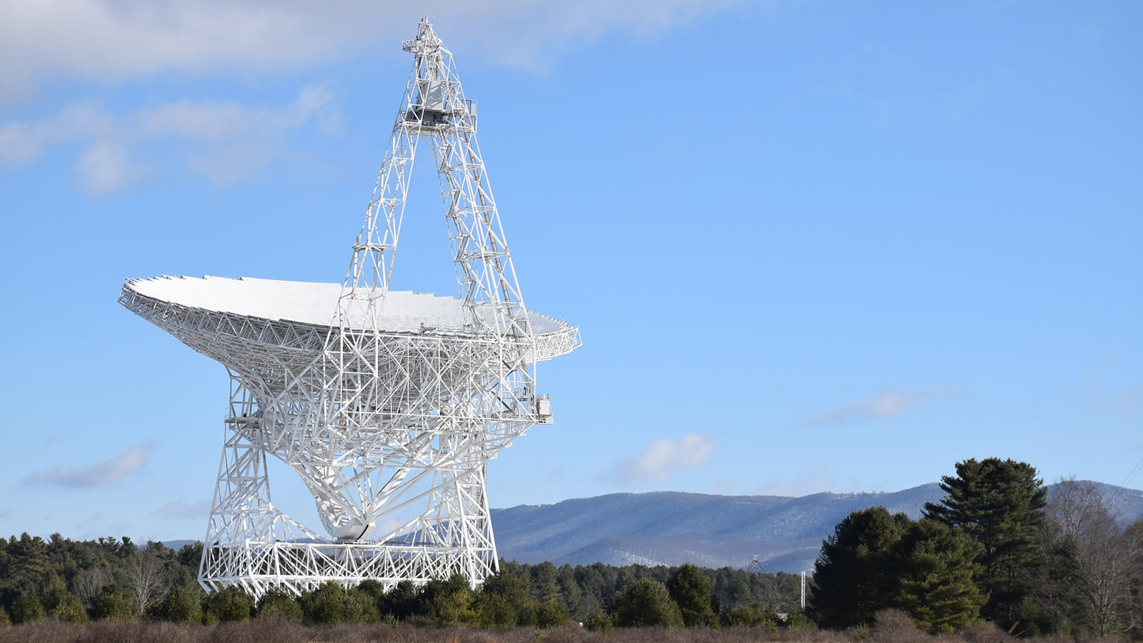 Green Bank Telescope side view