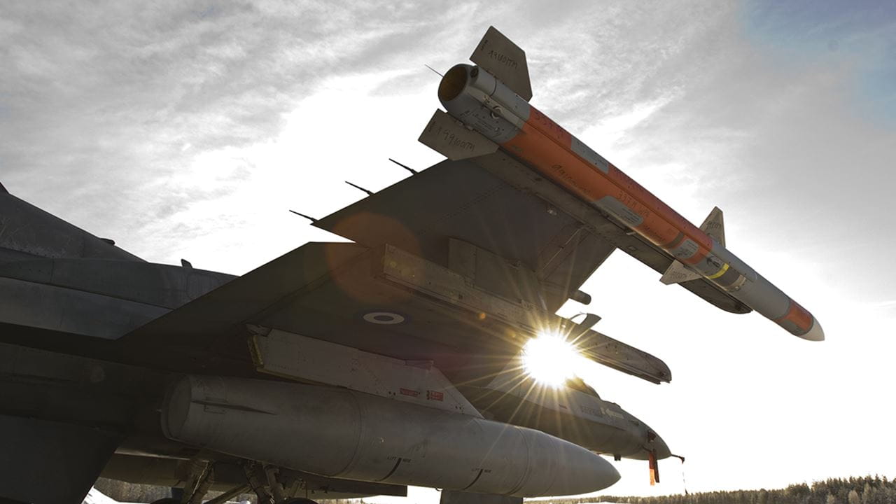 AMRAAM missiles on a plane